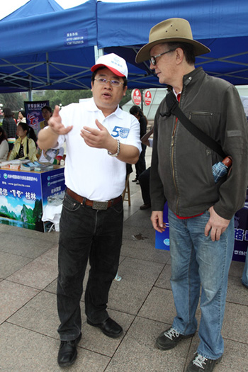 吸引着外国友人
